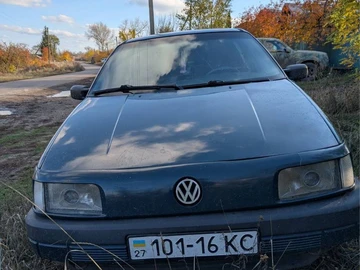 Авто Volkswagen Passat Sedan 1990 № 8175938