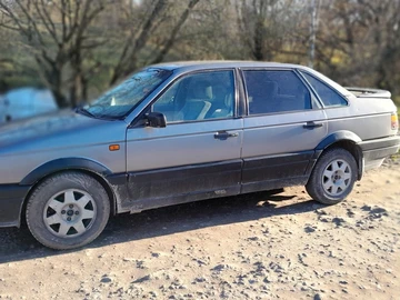 Авто Volkswagen Passat Sedan 1992 № 8176494