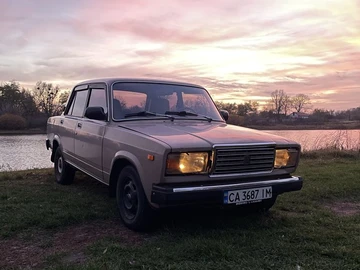 Авто ВАЗ 2107 1986 № 8176501
