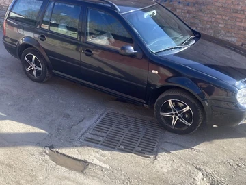 Авто Volkswagen Golf 2000 № 8178901