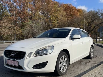 Авто Volvo V60 2012 № 8179205