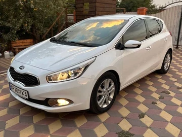 Авто KIA Cee X27 D 2015 № 8179321