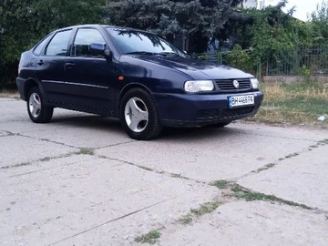 Авто Volkswagen Polo 1998 № 8179581