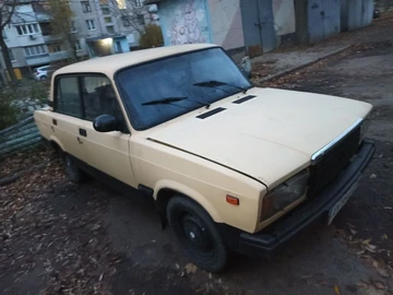 Авто ВАЗ 2107 1986 № 8181443