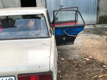Авто ВАЗ 2107 1988 № 8181581