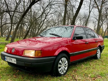 Авто Volkswagen Passat Sedan 1989 № 8182897