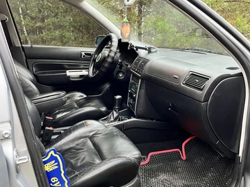 Авто Volkswagen Golf 2001 № 8186446