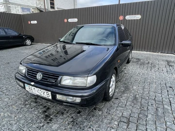 Авто Volkswagen Passat Sedan 1993 № 8189314