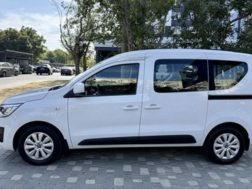 Авто Renault Express 2023 № 8189765