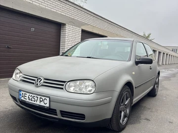 Авто Volkswagen Golf 2000 № 8189916