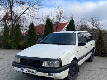 Авто Volkswagen Passat Variant 1989 № 8190214