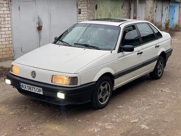 Авто Volkswagen Passat Sedan 1990 № 8191745