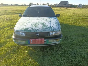 Авто Volkswagen Passat Hatchback 1994 № 8192194