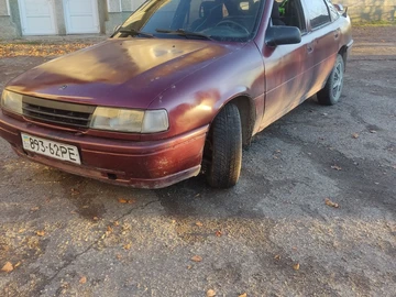 Авто Opel Vectra 1989 № 8193386
