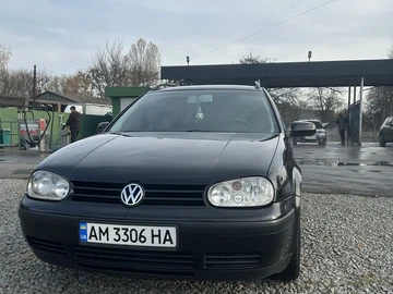 Авто Volkswagen Golf 2000 № 8196022