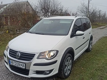 Авто Volkswagen Touran 2009 № 8197603