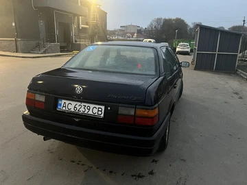 Авто Volkswagen Passat Sedan 1989 № 8198540