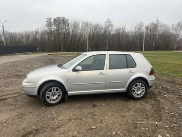 Авто Volkswagen Golf 2000 № 8198715