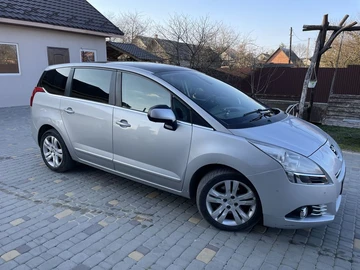 Авто Peugeot 5008 2012 № 8198771