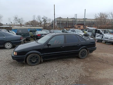 Авто Volkswagen Passat Sedan 1990 № 8198800