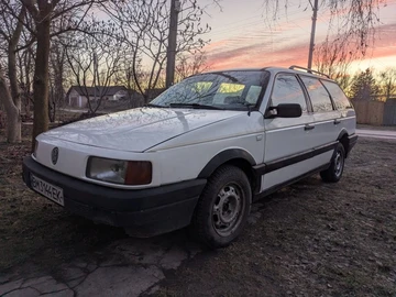 Авто Volkswagen Passat Variant 1990 № 8199017
