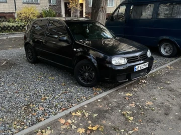 Авто Volkswagen Golf 2000 № 8200189