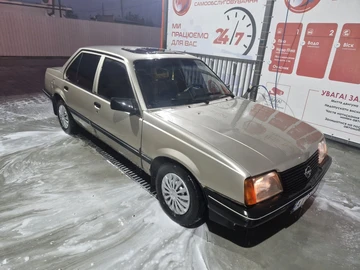 Авто Opel Ascona 1992 № 8200479