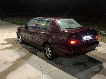 Авто Volkswagen Vento 1993 № 8200557