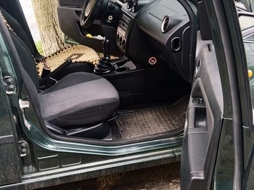 Авто Ford Fiesta 2004 № 8200690