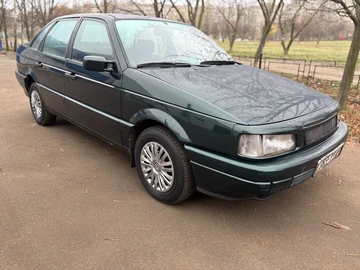 Авто Volkswagen Passat Sedan 1988 № 8200863