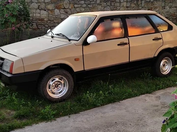 Авто ВАЗ 2109 1988 № 8201380