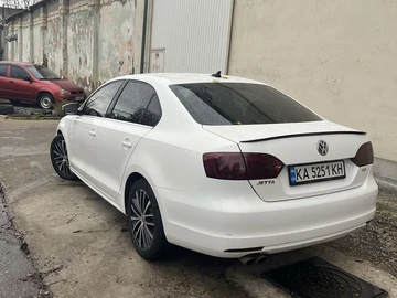 Авто Volkswagen Jetta 2013 № 8201400