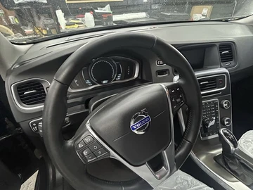 Авто Volvo V60 2014 № 8201521