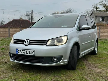 Авто Volkswagen Touran 2013 № 8201640