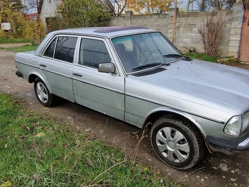 Авто Mercedes 250 1981 № 8202496