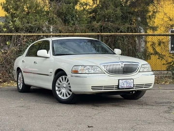 Авто Lincoln Town Car 2004 № 8202541