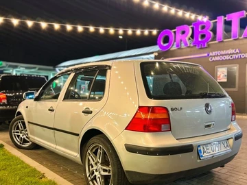 Авто Volkswagen Golf 2000 № 8202743