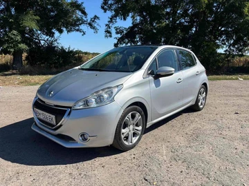 Авто Peugeot 208 2012 № 8203004