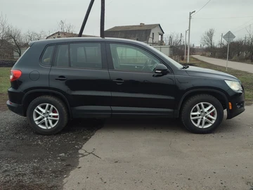 Авто Volkswagen Tiguan 2010 № 8203101