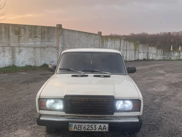 Авто ВАЗ 2107 1990 № 8203114
