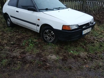 Авто Mazda 323 1989 № 8203469