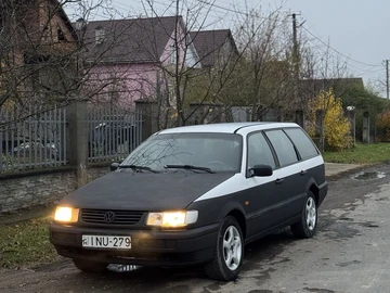 Авто Volkswagen Passat Variant 1995 № 8203604