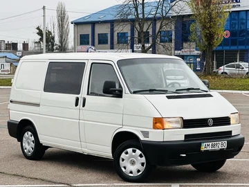 Авто Volkswagen Transporter 2000 № 8203763