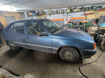 Авто Opel Kadett 1988 № 8204249