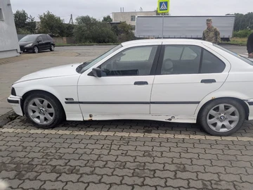 Авто BMW 3 Серия 1993 № 8204397