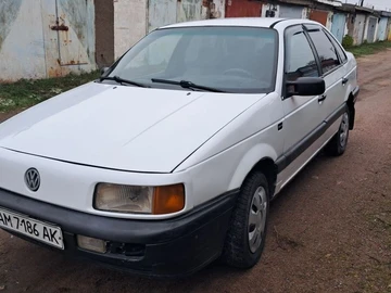 Авто Volkswagen Passat Sedan 1989 № 8204399