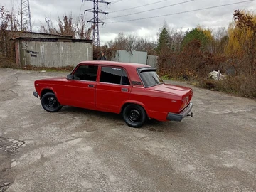 Авто ВАЗ 2107 1988 № 8204810