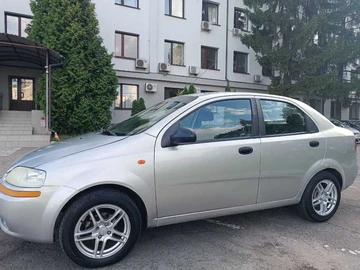 Авто Chevrolet Aveo 2005 № 8205434
