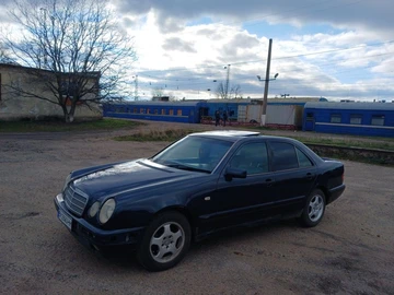 Авто Mercedes 220 1995 № 8206341