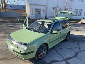 Авто Volkswagen Golf 1999 № 8206619
